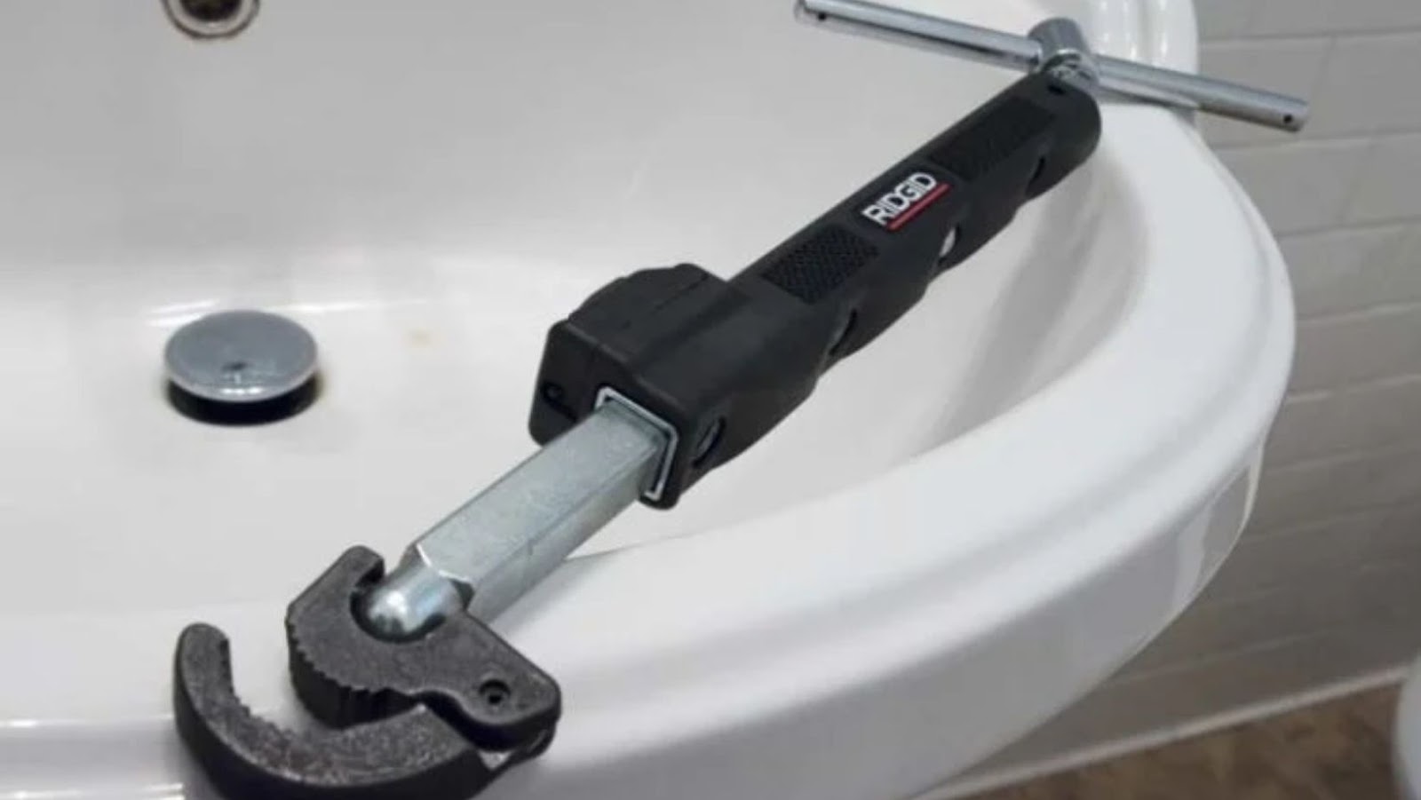 Get the most out of your basin wrench Rapid Home Direct