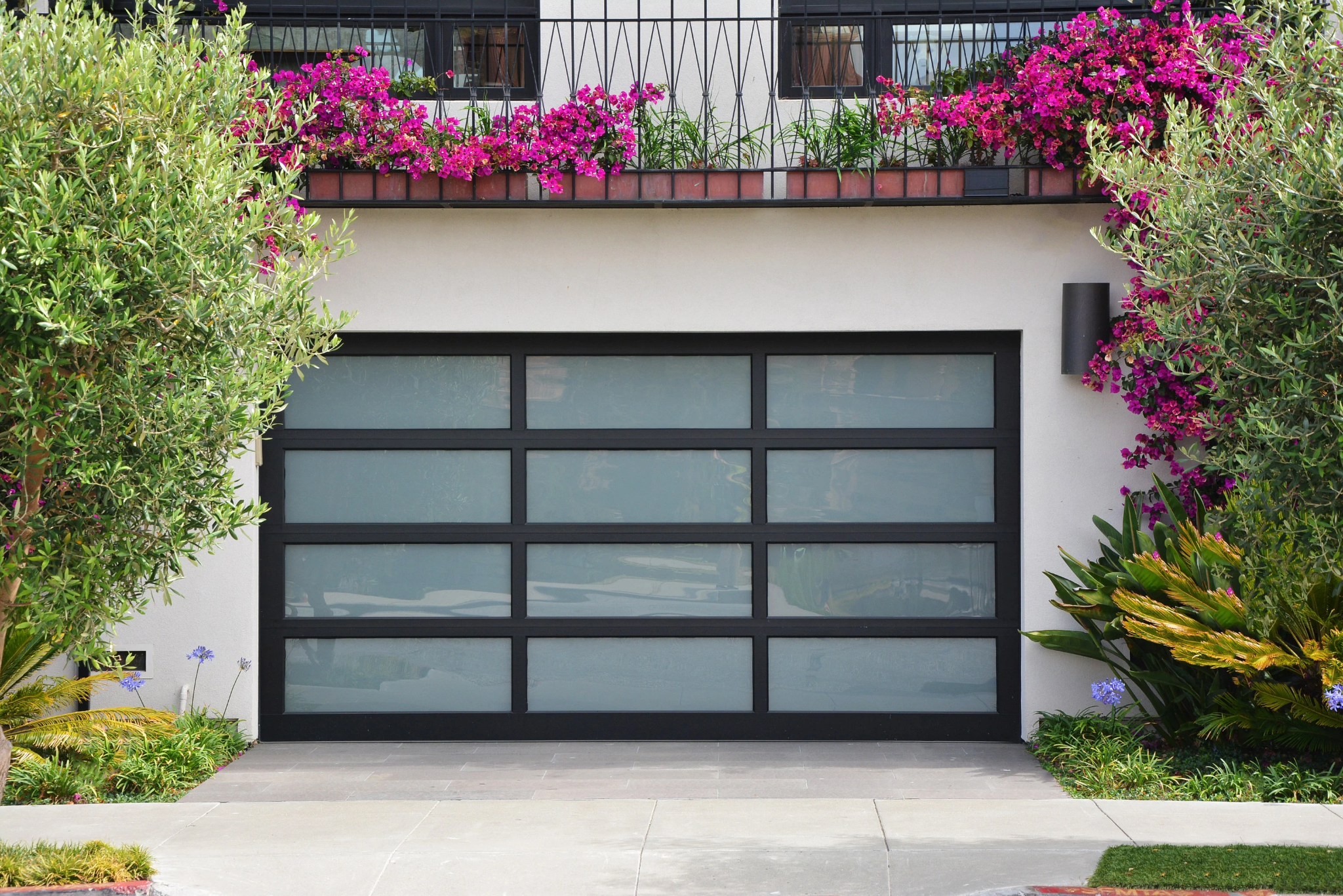 garage door failure, garage door troubleshooting, garage door problems, garage door maintenance, garage door repair tips, faulty garage door sensors, garage door opener issues, garage door safety check, garage door noise issues, garage door warning signs